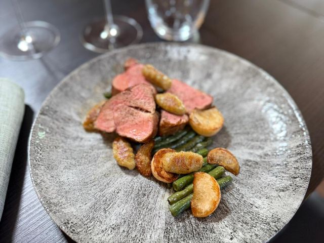 Auberge du Grand Jet Filet Mignon, Haricots Vert, Navets & Gnocchis